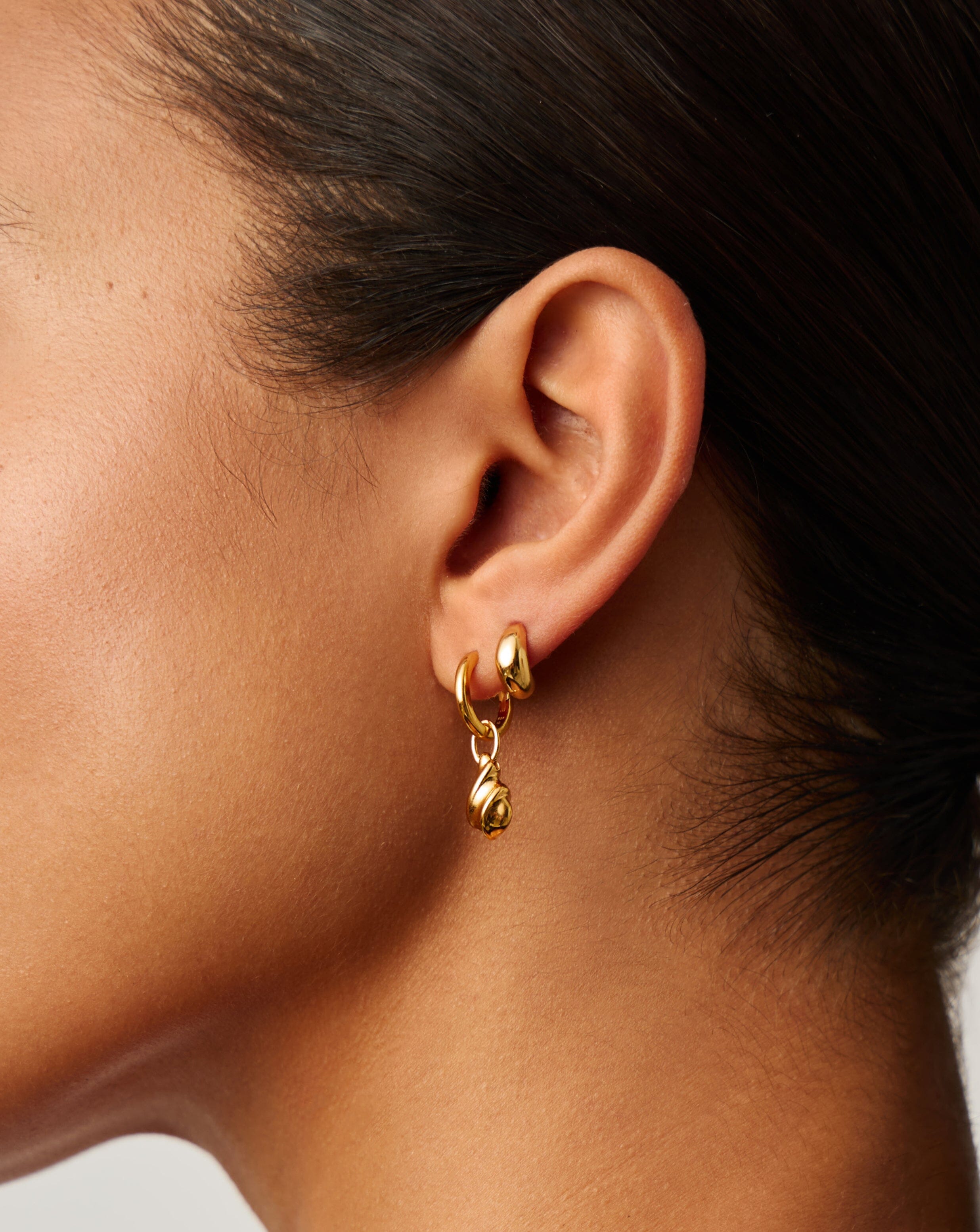 Savi Ridge Droplet Charm Earrings | 18ct Gold Vermeil